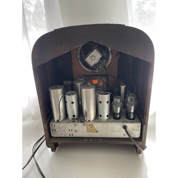 GE Tombstone Radio No. M-51, AM-Shortwave, 1934-1935, 15"W x 17"H - Picture 6 of 16